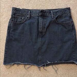 LEVI’S—Classic Black Denim Skirt